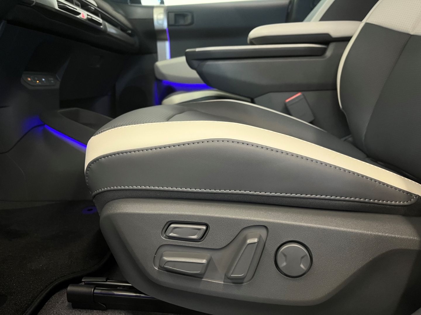 Fahrzeugabbildung Kia EV3 GT Line, Harman Kardon, Sitzlüftung, LED, Me