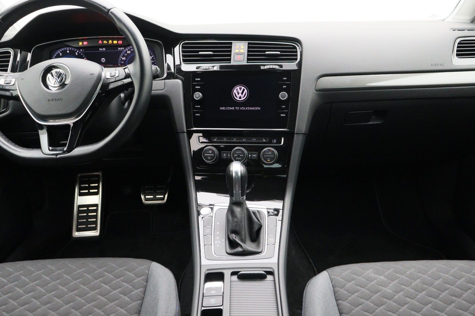 Fahrzeugabbildung Volkswagen Golf VII Variant 1.5 Join ACC KameraStandheizung