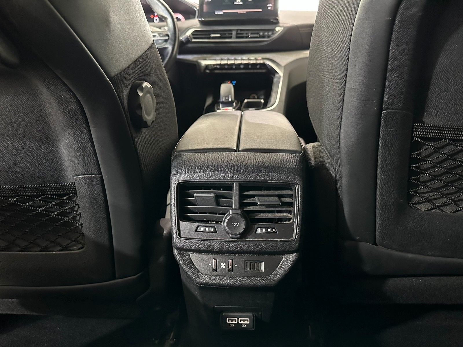 Fahrzeugabbildung Peugeot 5008 GT -PACK 1.5D LED/NAVI/SHZ/ALCANTARA/AHK