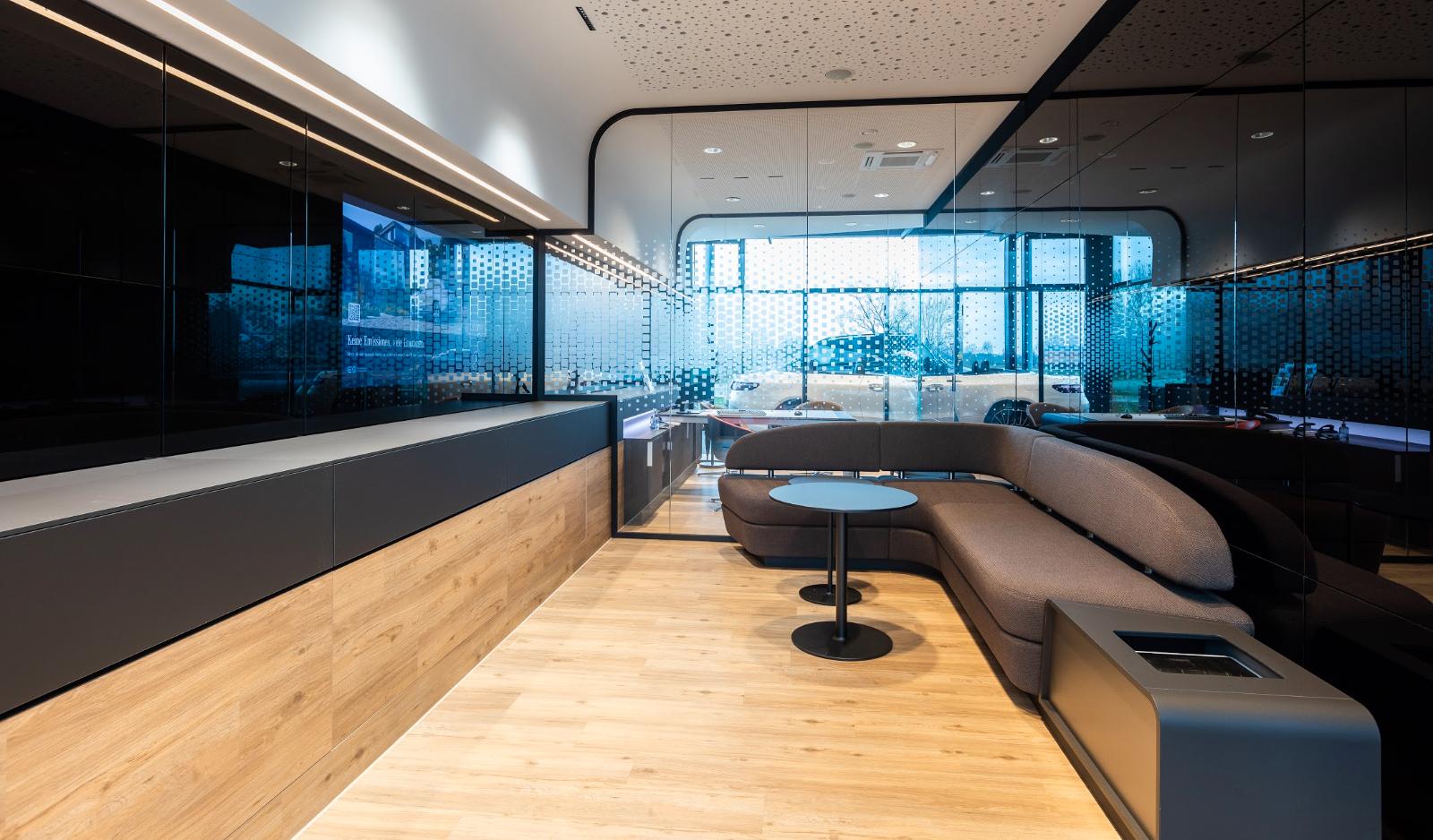 showroom-image-top