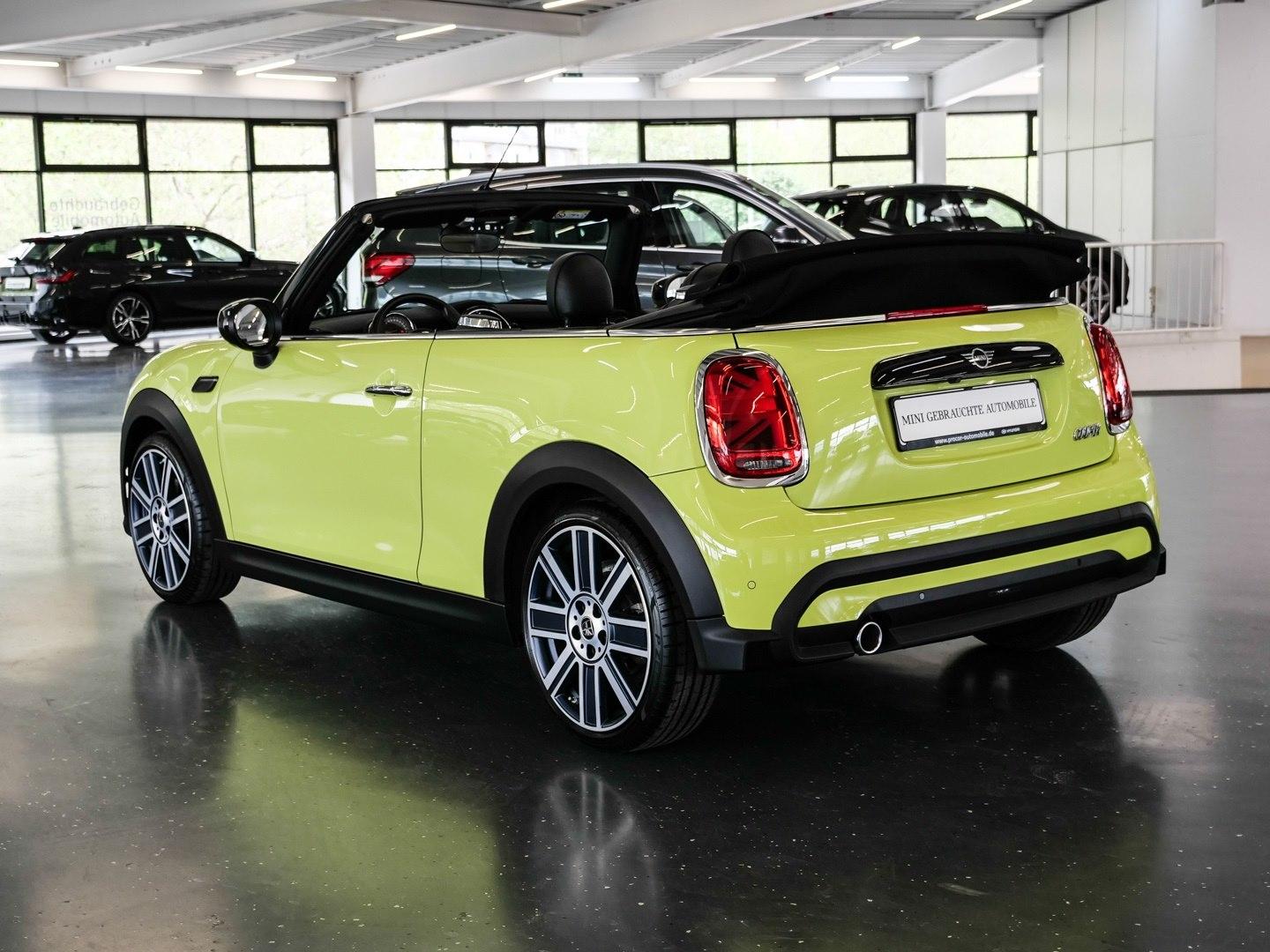 MINI Cooper Younique Trim Nav LED RFK+PDC Shz 18"