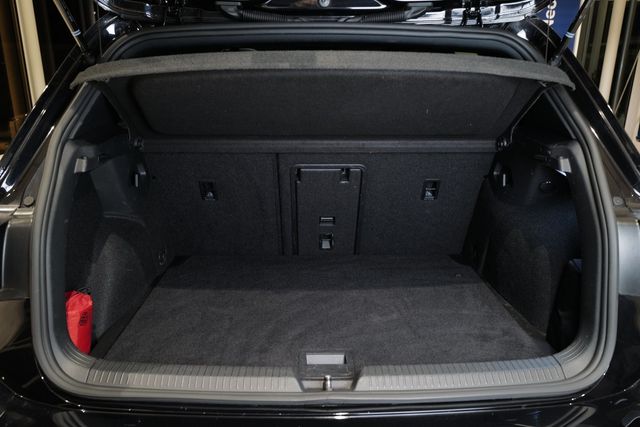 Volkswagen Golf VIII R Performance Akrapovic Pano HKardon K
