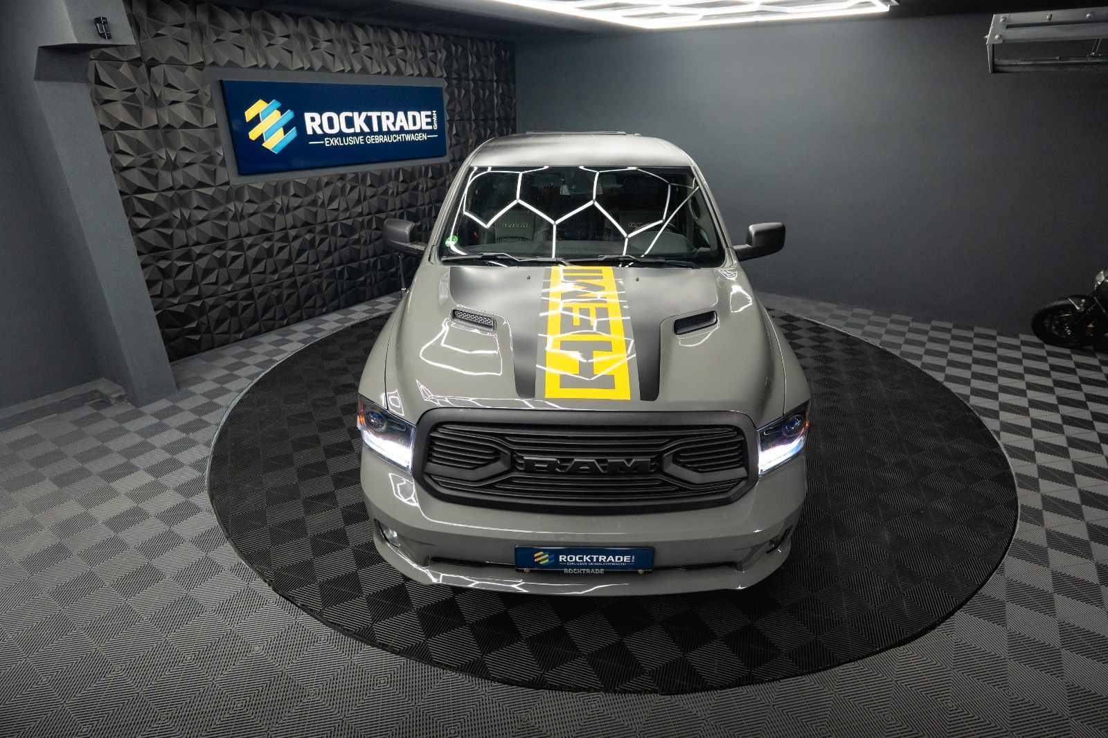 Fahrzeugabbildung Dodge RAM 5.7 V8 HEMI 4x4 OFFROAD Night-Paket *LED*AHK