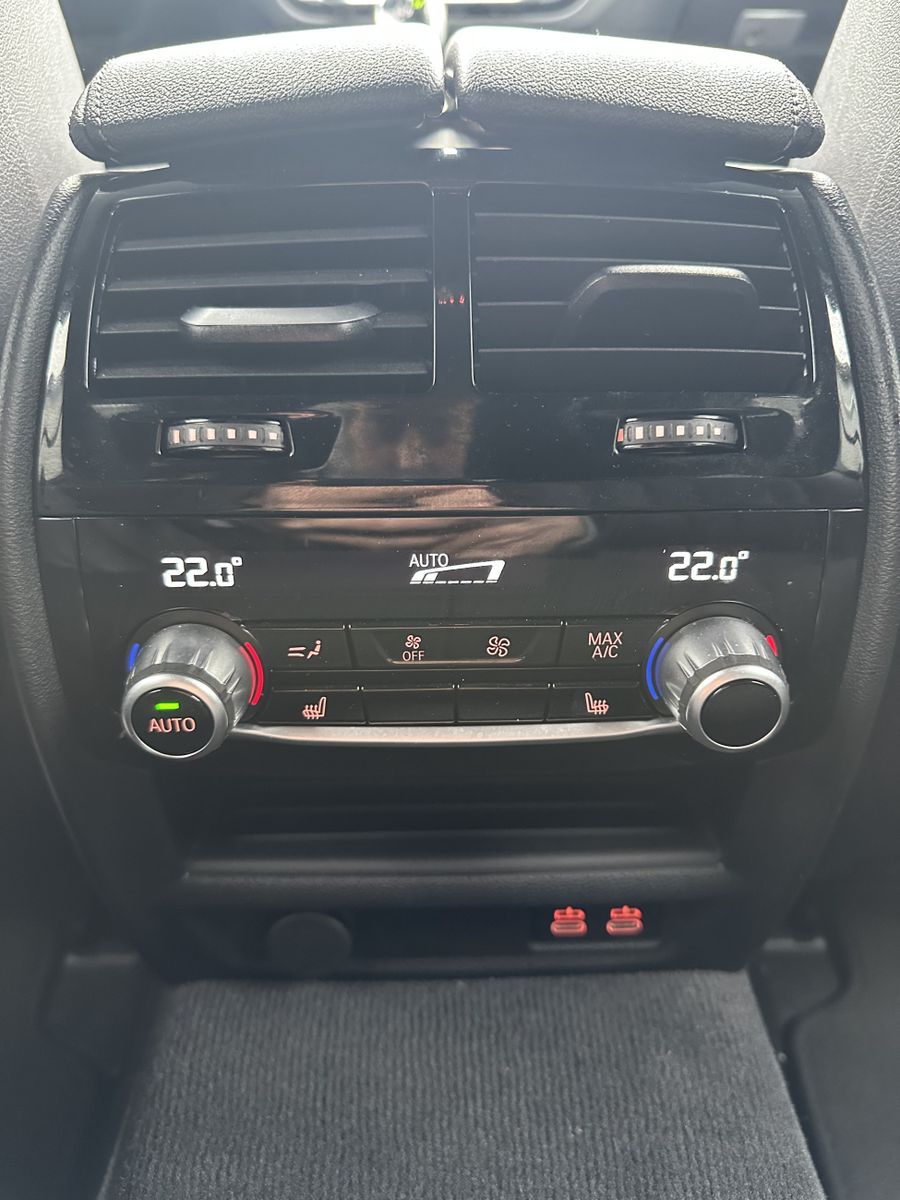 Fahrzeugabbildung BMW 520d Touring M-Sport NAV+LED+ACC+AHK+KAM+H&K+VC