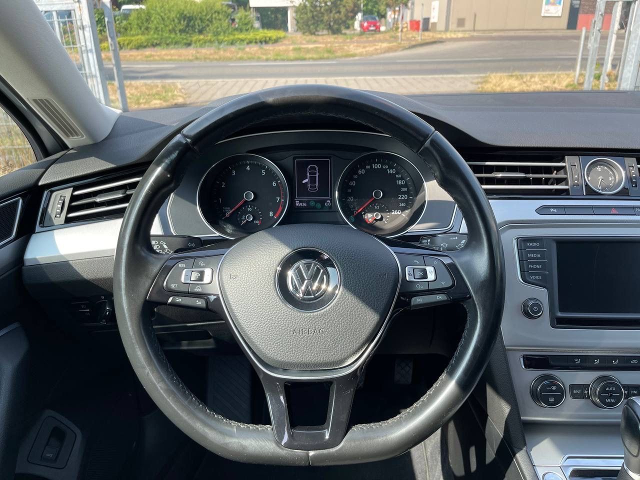 Fahrzeugabbildung Volkswagen Passat 1.4 TSI Comfortline*ParkPilot*AppConnect*
