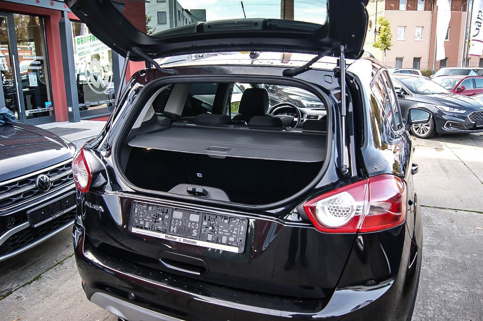 Fahrzeugabbildung Ford Kuga 2.0 Champions Edition 4x4 KLIMA SIHZG PDC