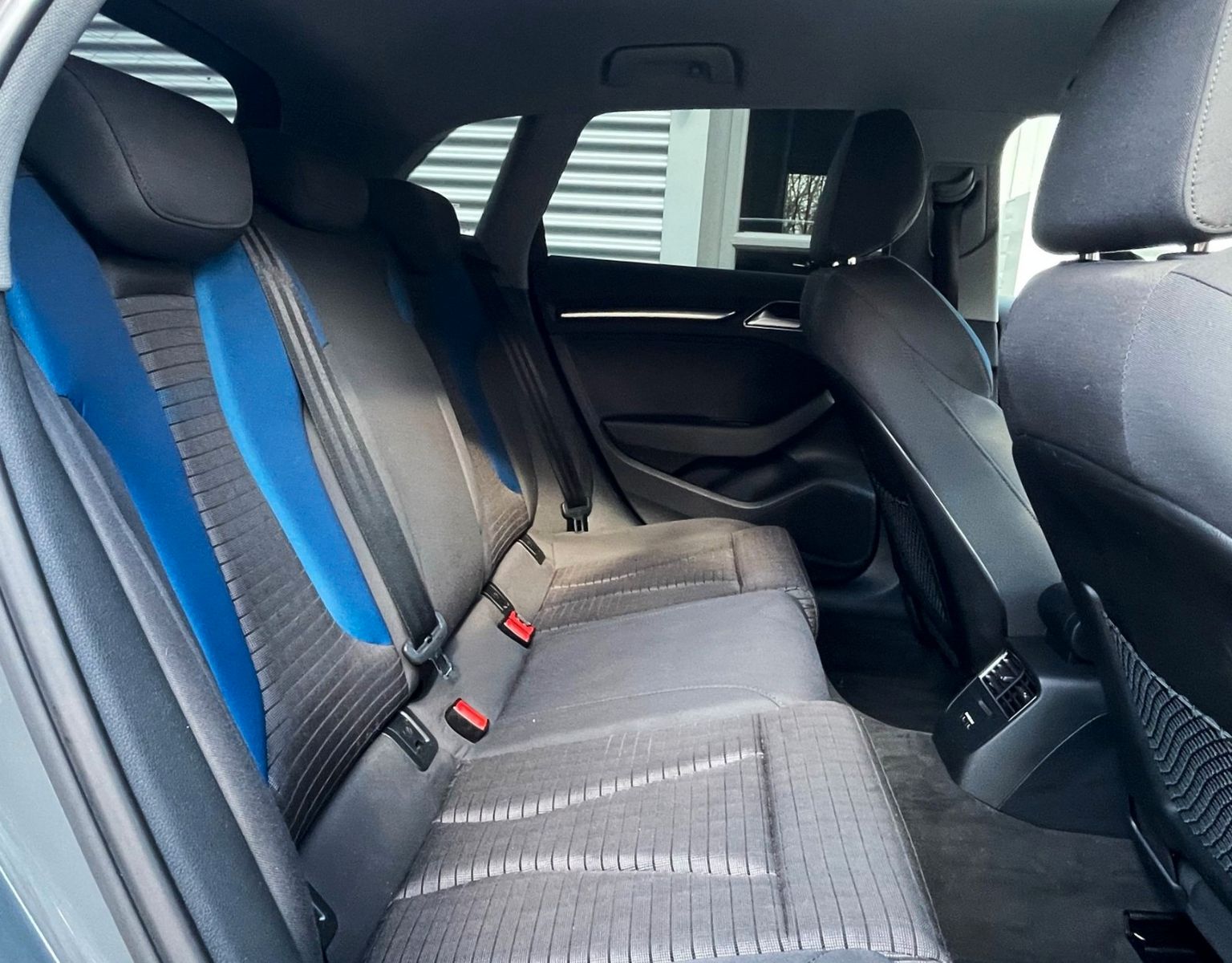 Fahrzeugabbildung Audi A3 SPORTBACK 150 PS SPORT NAVI BI-XENON DSP 18''