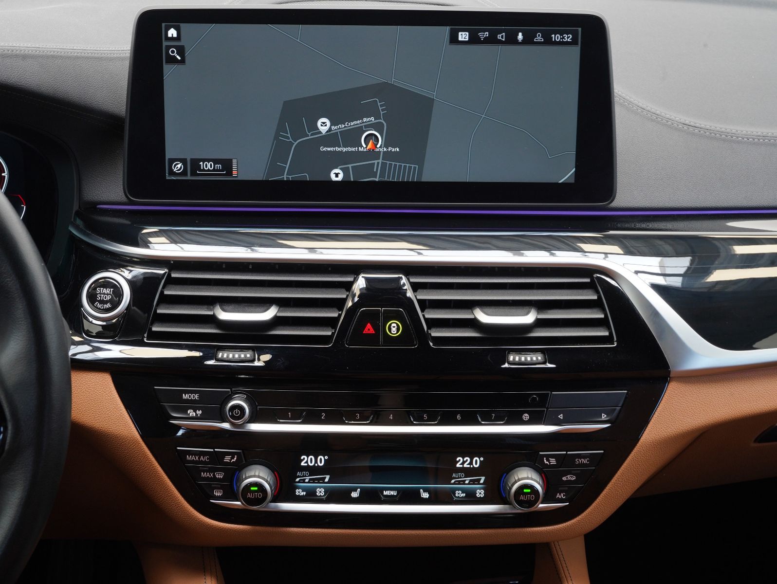 Fahrzeugabbildung BMW 520 i Touring  Luxury Line H&K/KAMERA/LM19"