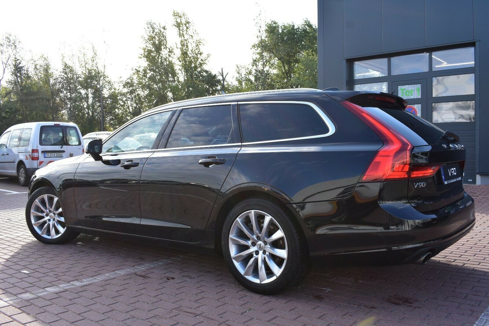 Fahrzeugabbildung Volvo **Mietkauf**V90 D5 Mom.*LED*PPilot*CD*CAM*BLIS