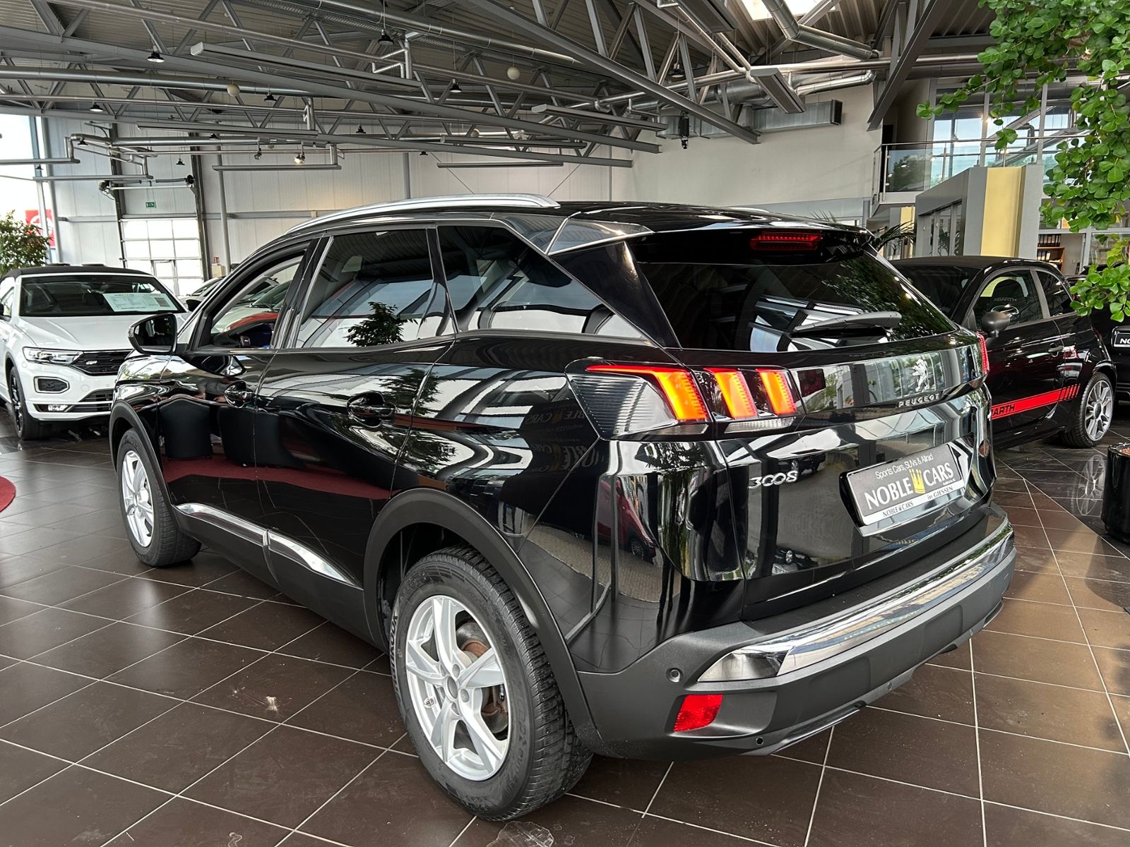 Fahrzeugabbildung Peugeot 3008 Allure KLIMA LED NAV SHZ ALU