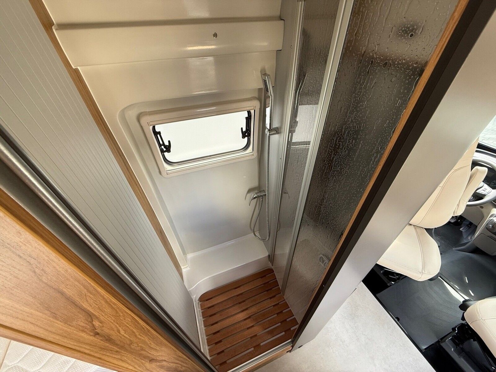 Fahrzeugabbildung Karmann Dexter 4x4 DE 570 AW AHK, Allrad, RFK, Alufelgen