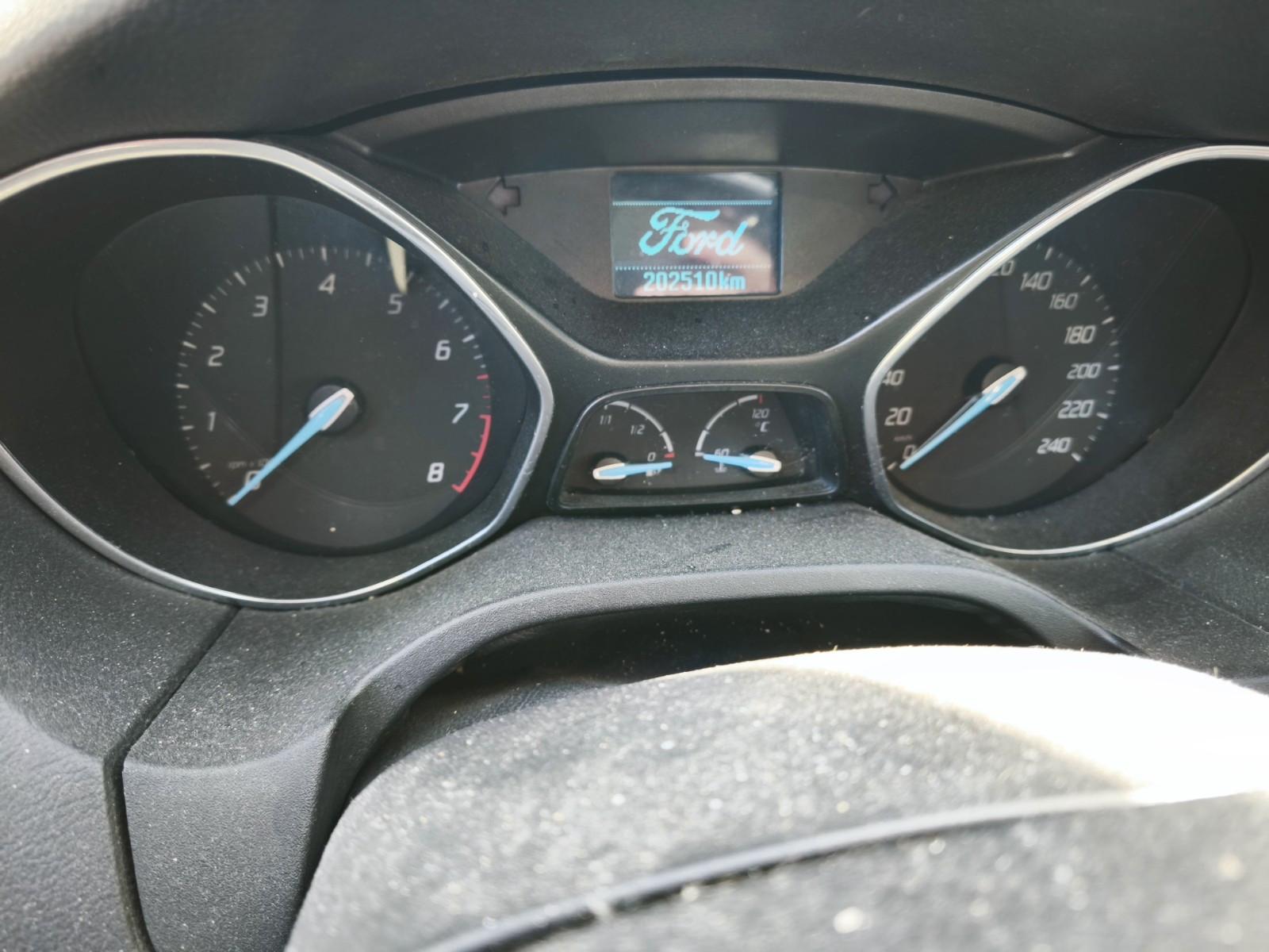 Ford Focus 2011 — photo 10