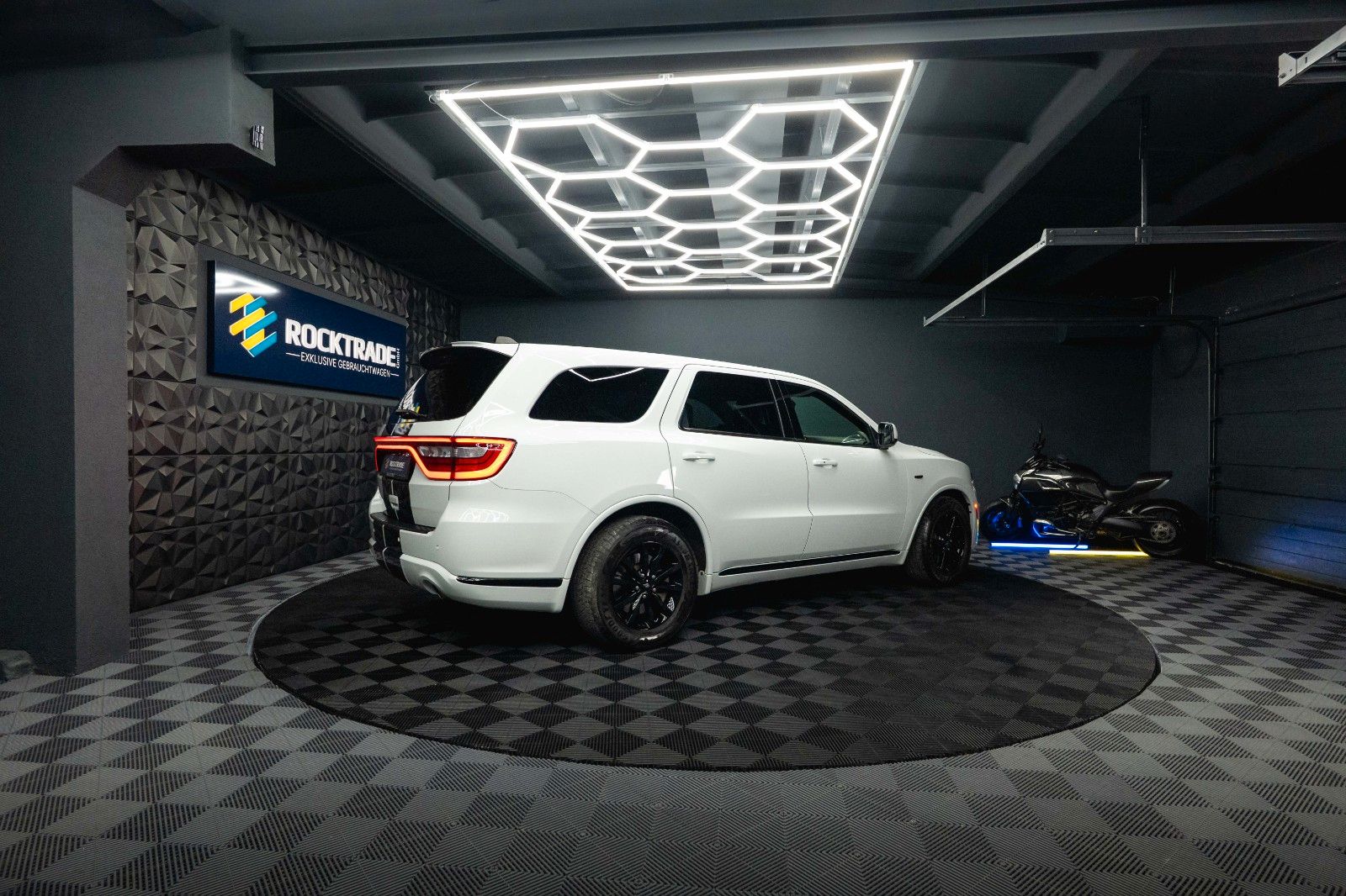 Fahrzeugabbildung Dodge Durango 5.7 V8 R/T SRT 4x4 Night-Paket Modell 22