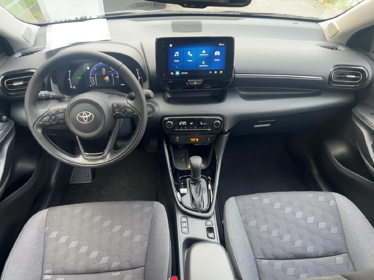 Fahrzeugabbildung Toyota 1,5 Hybrid Teamplayer *1,99% bis 31.03.*