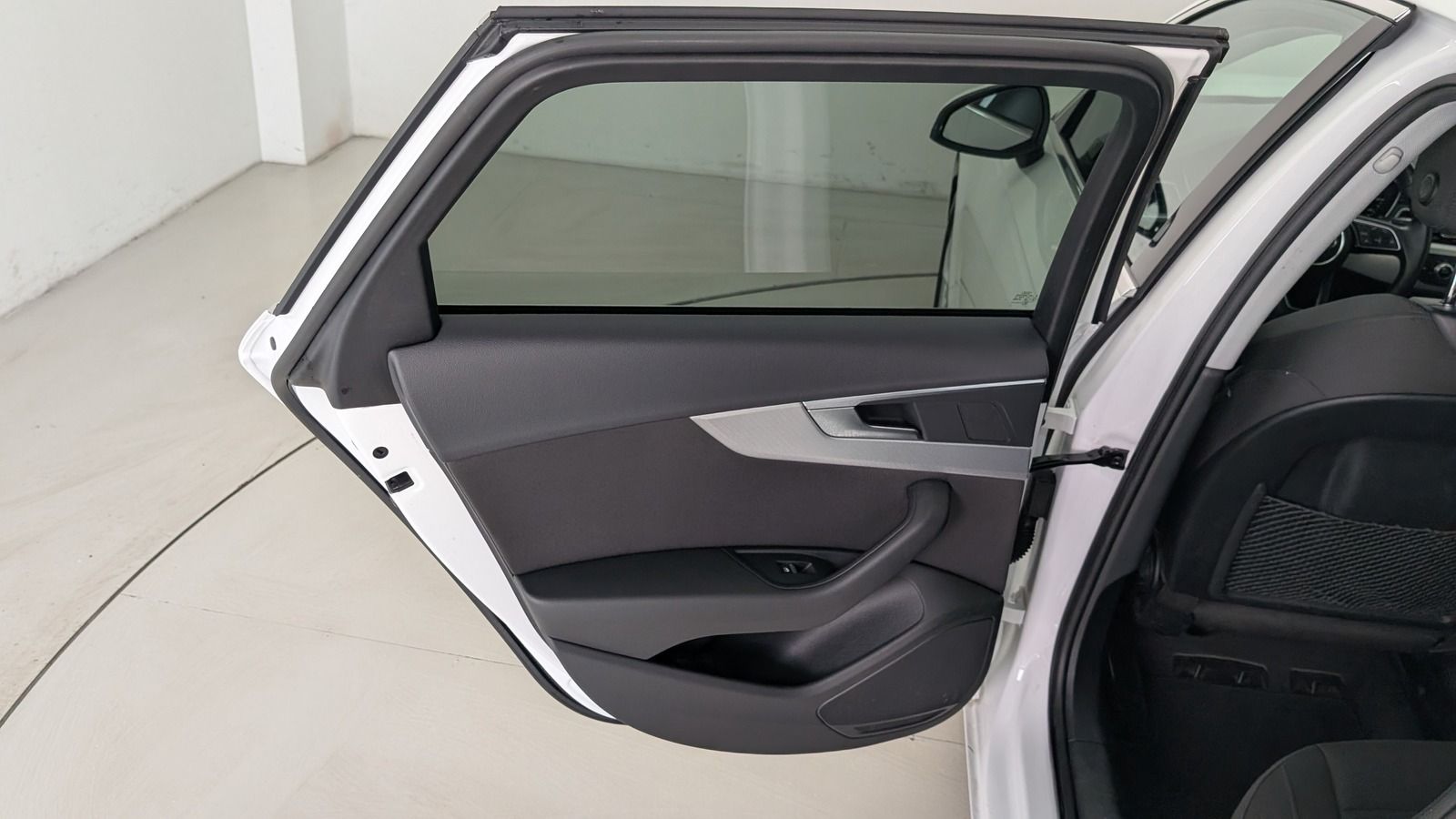 Fahrzeugabbildung Audi A4 Avant 35 TDI sport S-tronic LED * Navi