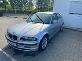 BMW 323i -