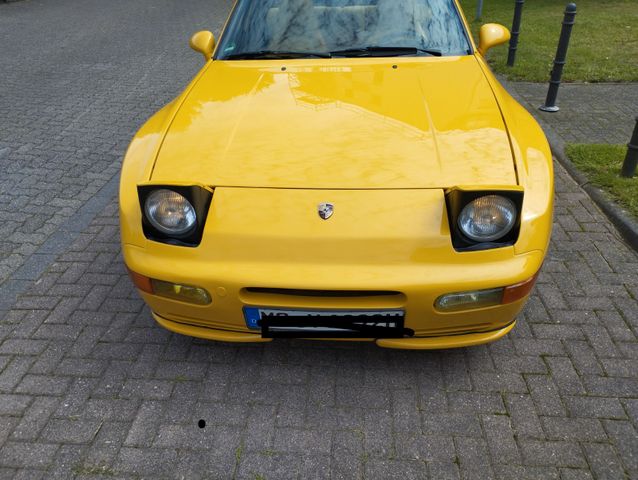 Porsche 944