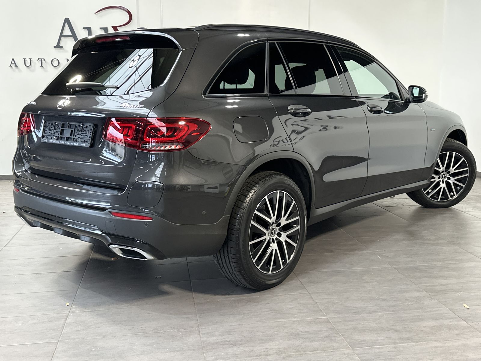 Fahrzeugabbildung Mercedes-Benz GLC 300e 4Matic Luxury NAV+LED+PANO+19ZOLL+1HD
