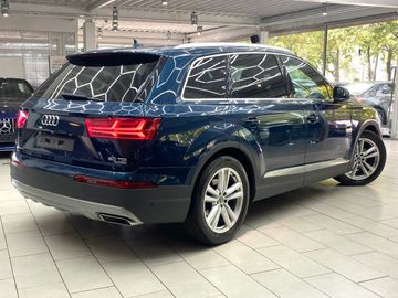 Audi Q7 - 7