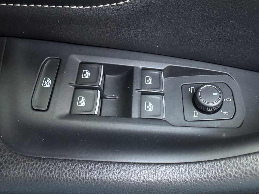 VW Arteon 2.0 TDI SB R-Line 4M*PANO*360*ACC*DCC* VW Arteon 2.0 TDI SB R-Line 4M*PANO*360*ACC*DCC*