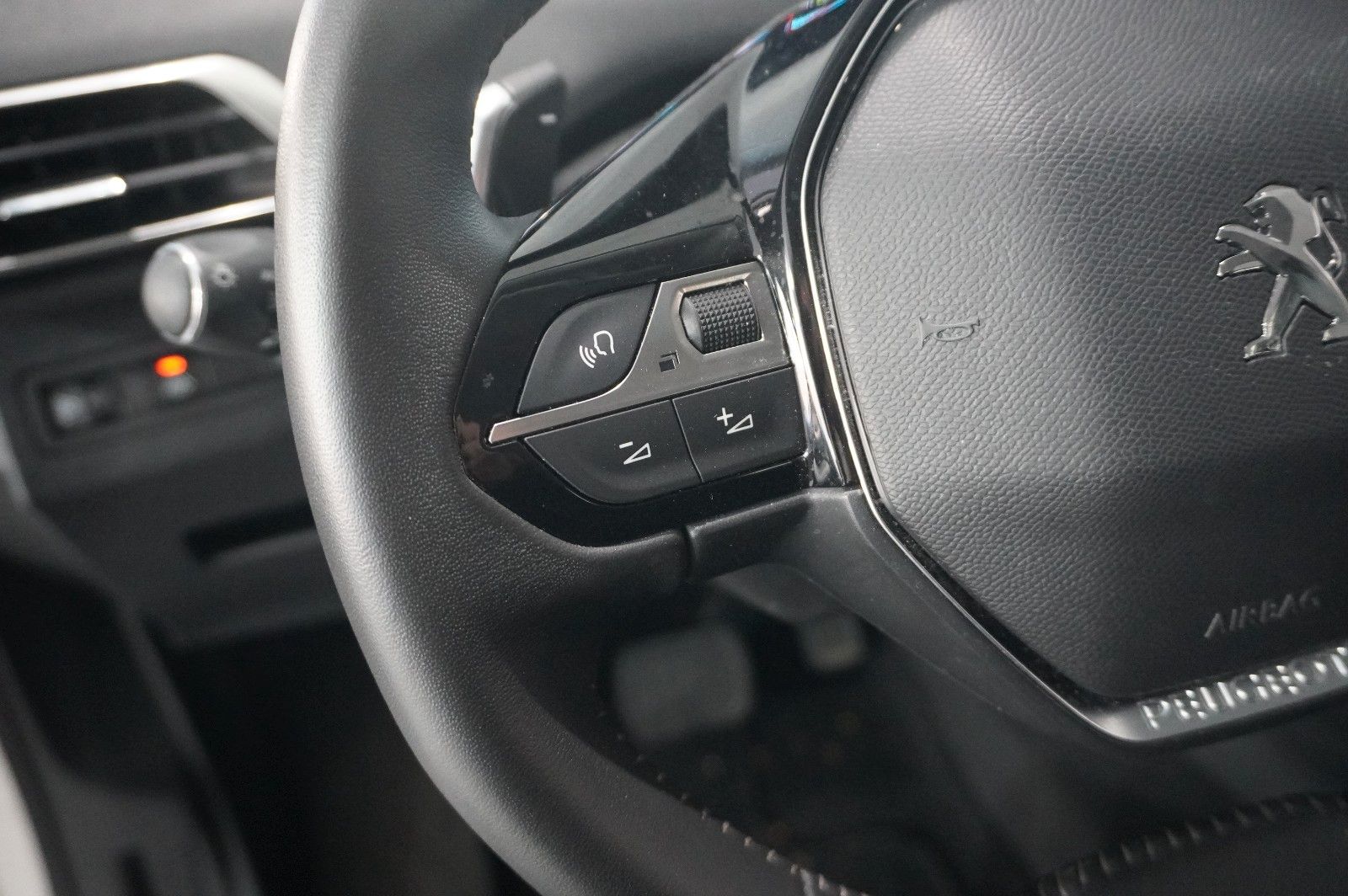 Fahrzeugabbildung Peugeot 3008 Hybrid PHEV ALLURE NAVI/LED/KAMERA/SH/AHK