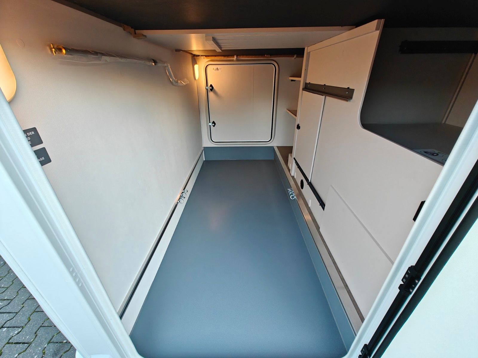 Fahrzeugabbildung LMC Tracer V 670 - Tracer Van Paket, 140PS, MJ2026 -