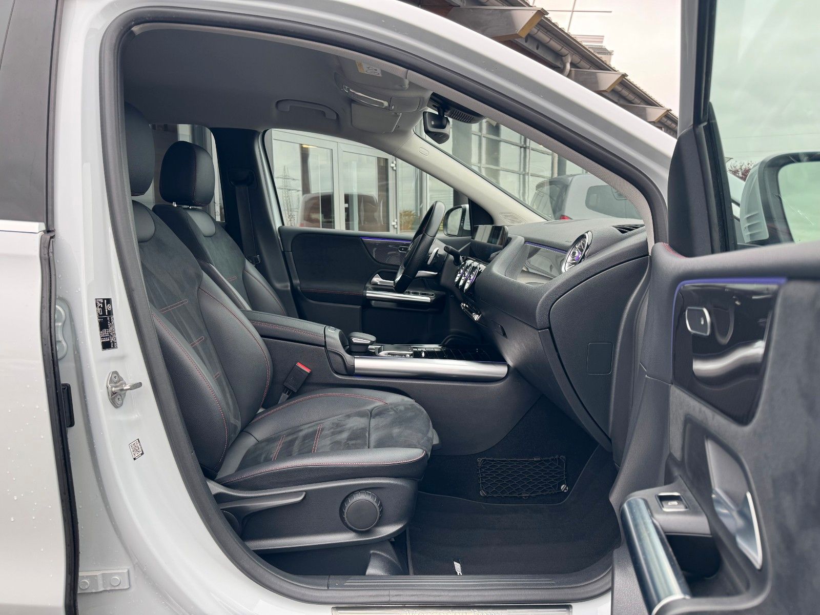 Fahrzeugabbildung Mercedes-Benz B 200 AMG+Ambiente+360+LED+IHC+TotW