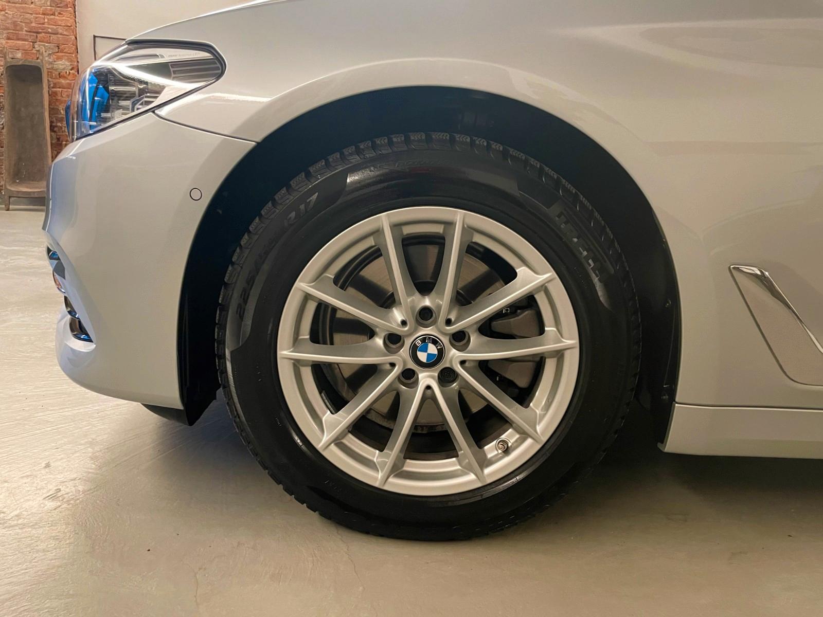 BMW 520 d xDrive Luxury Line *** Vollausstattung ***