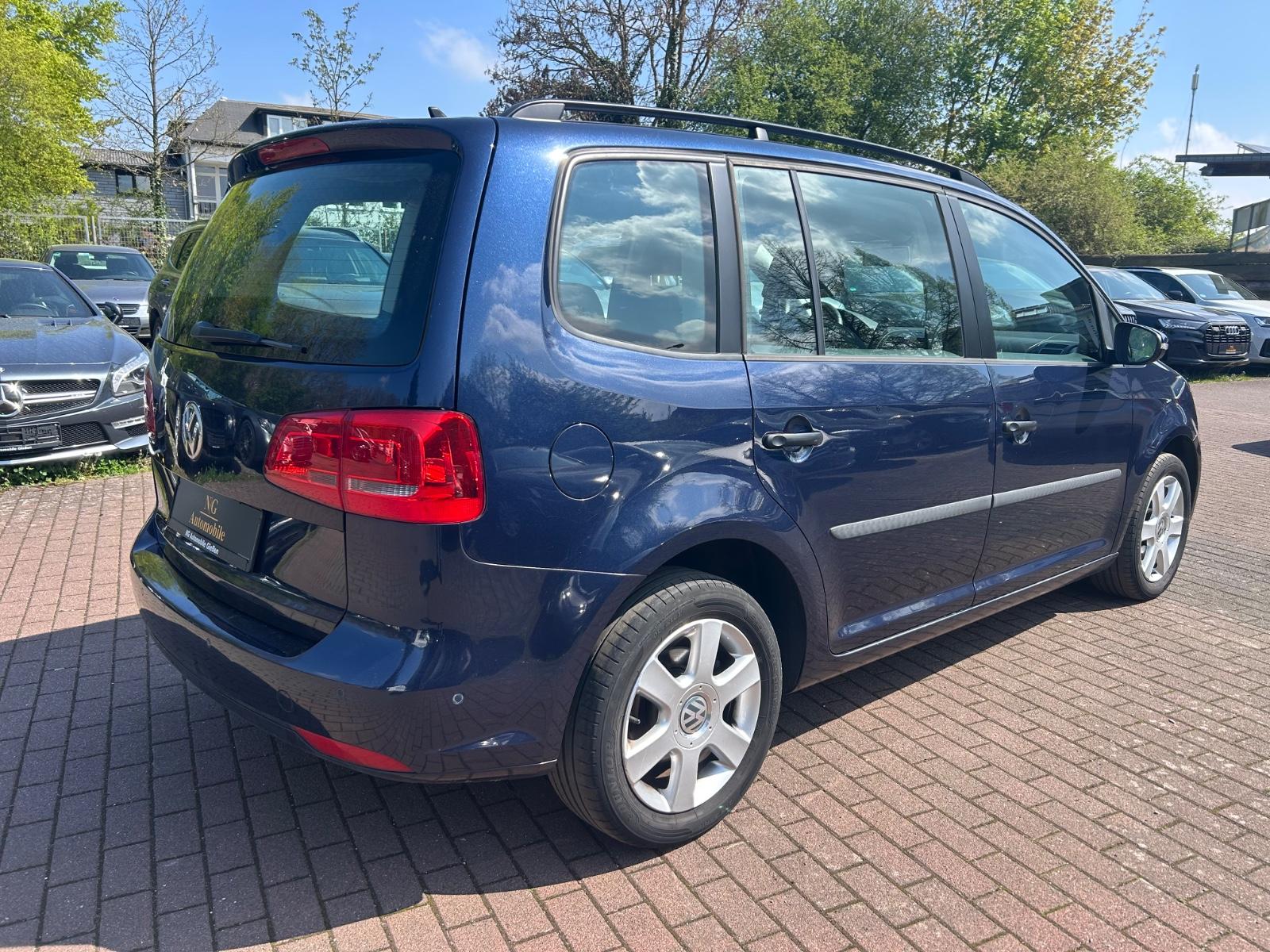 Volkswagen Touran 2015 — engine 1.598 cm³, 105 HP (77kW)
