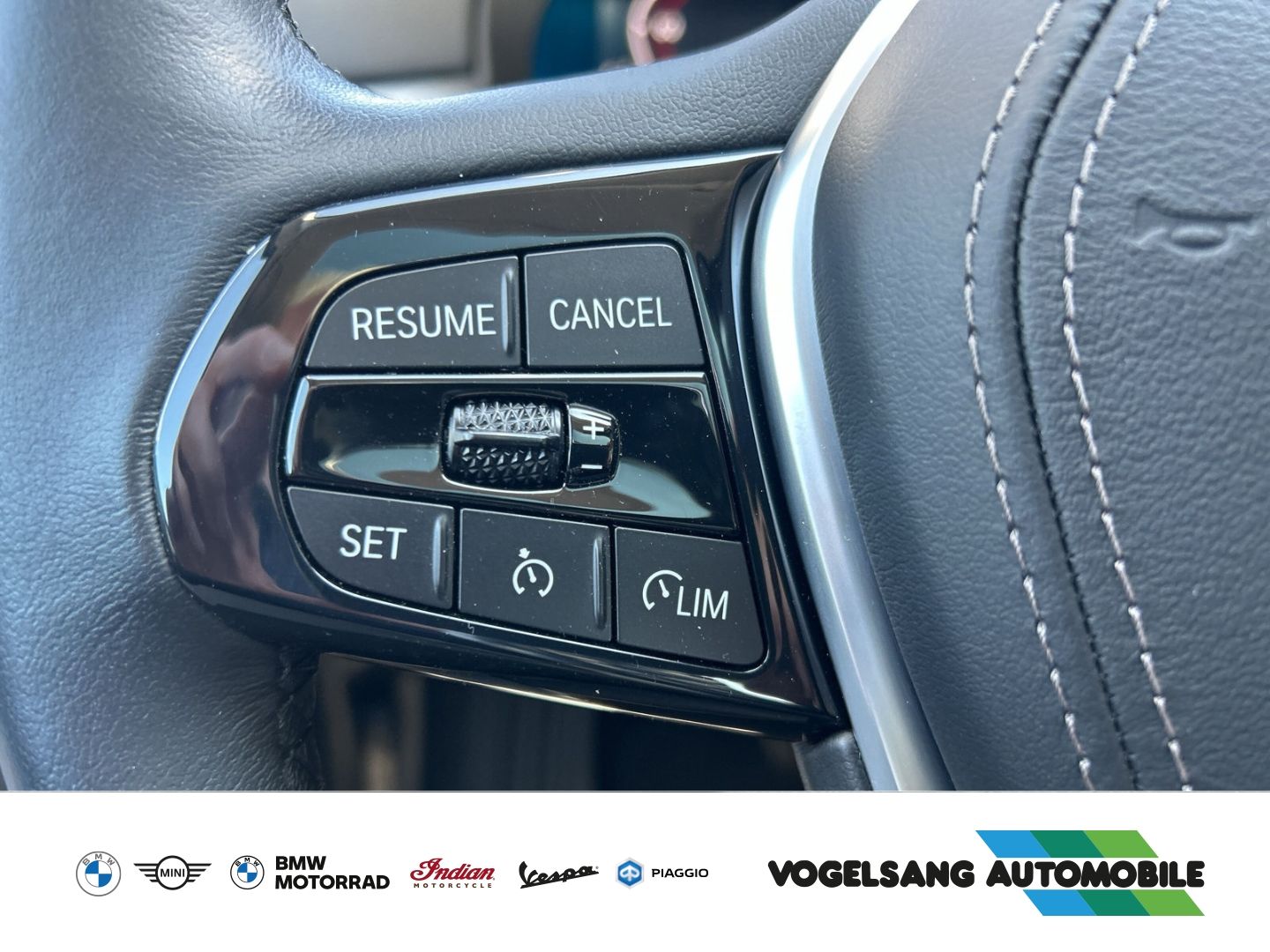 Fahrzeugabbildung BMW 530 e Touring Panorma Komfortsitze Head-Up WLAN