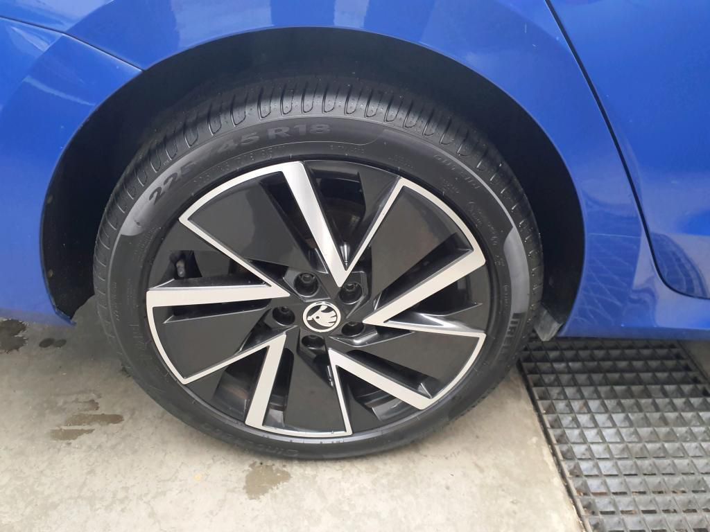 Skoda Octavia iV Limousine Style First Edition 1.4 ele