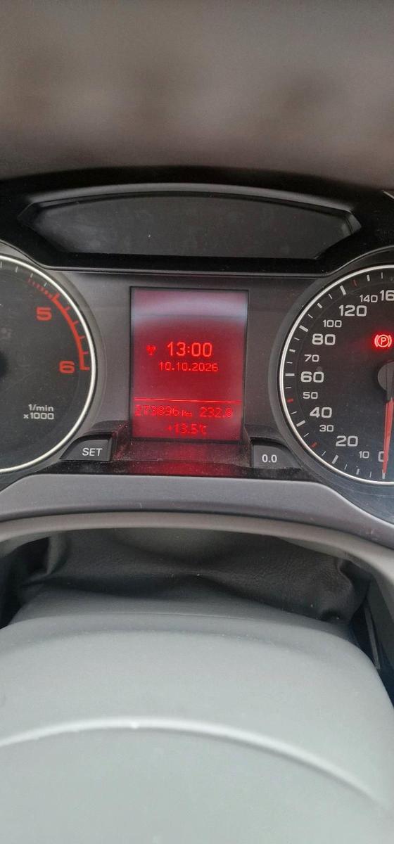 Audi A4 2011 — салон