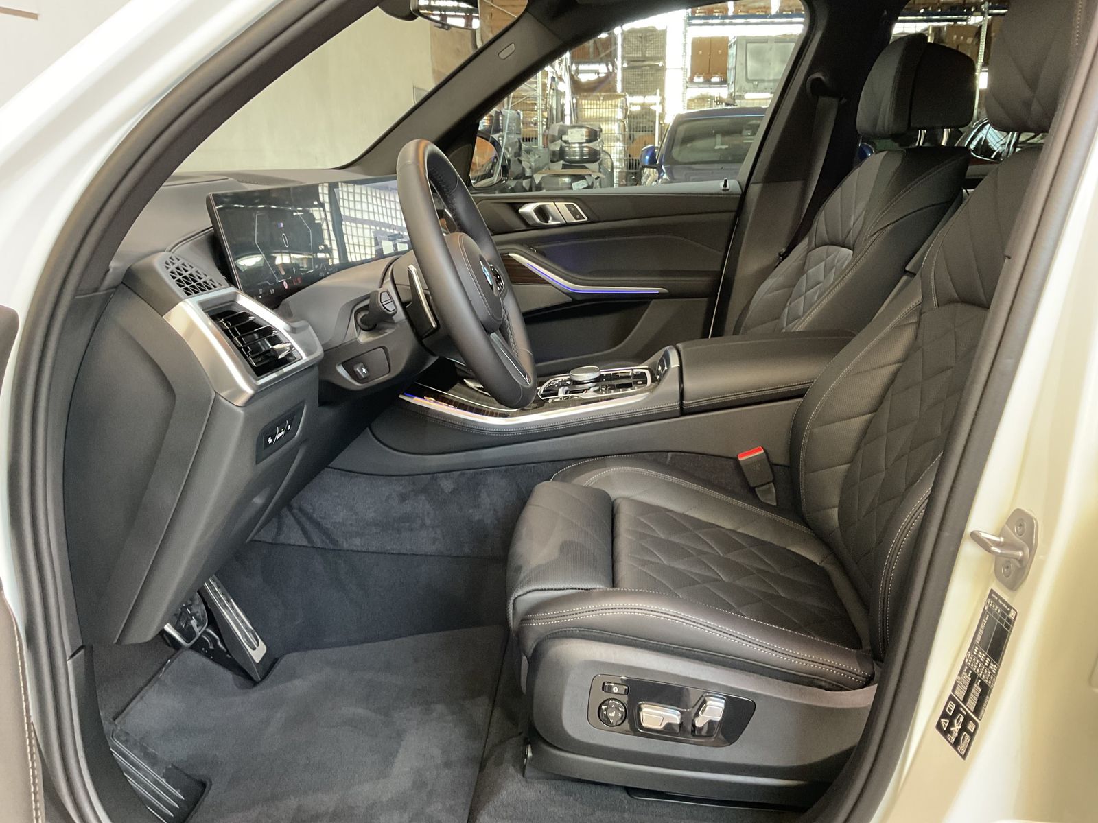 Fahrzeugeinzelansicht 11 Fahrzeugabbildung BMW X5 xDrive30d M Sportpaket Gestiksteuerung DAB Ko