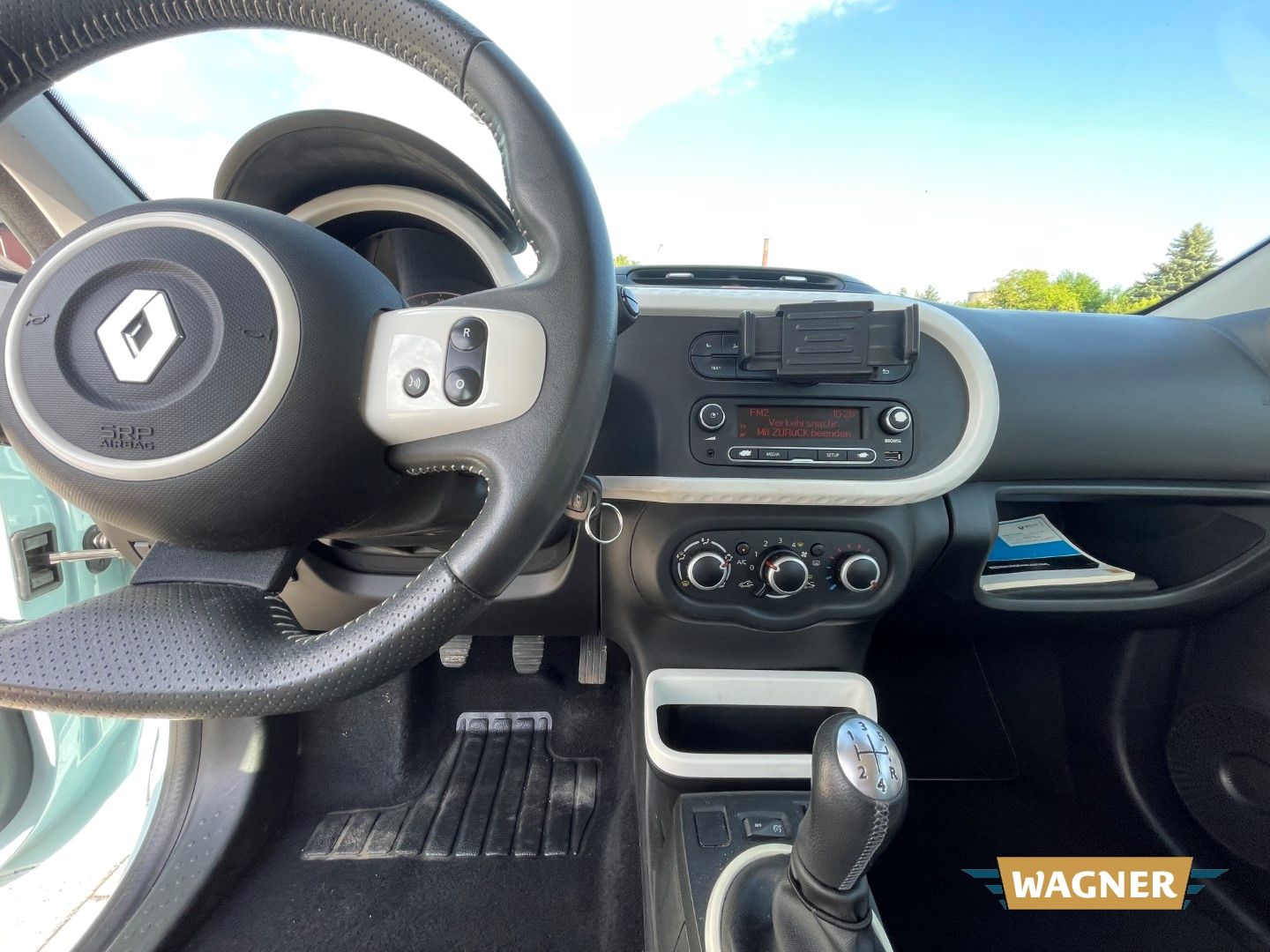 Fahrzeugabbildung Renault Twingo Dynamique leichter Frontschaden
