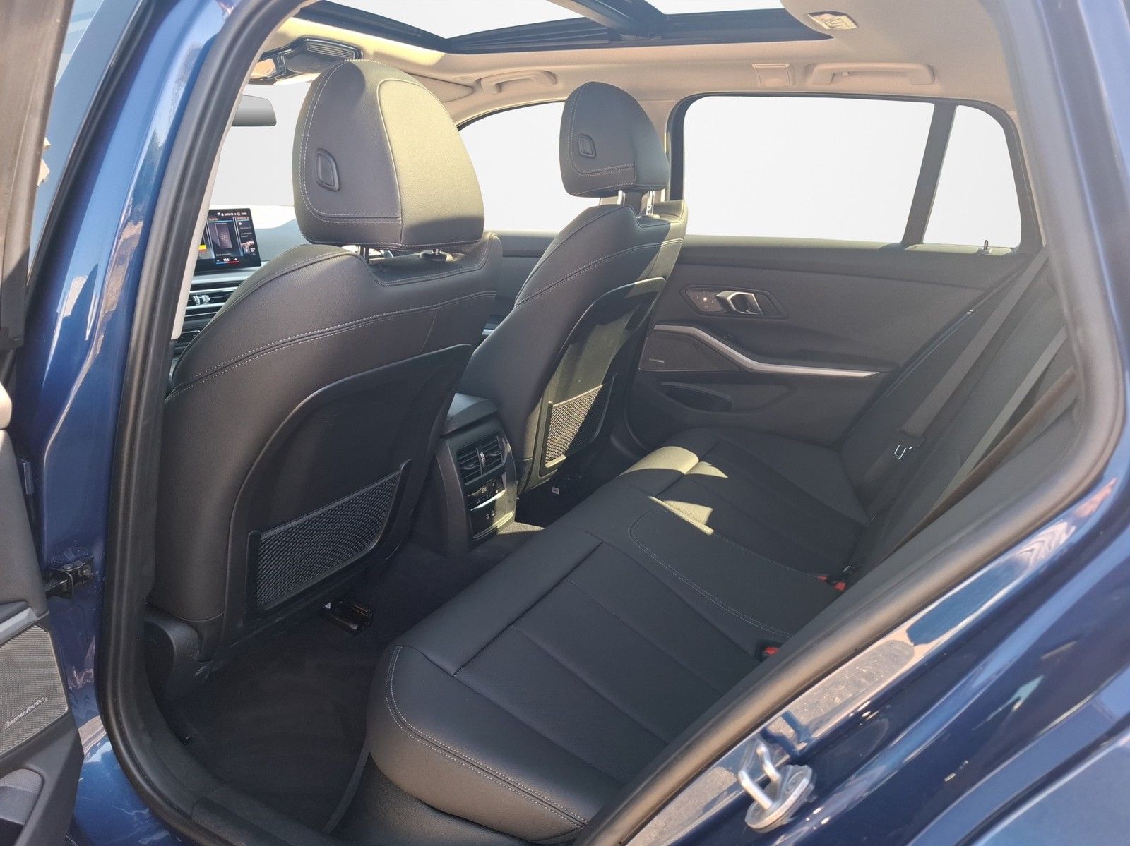 BMW 318 d Touring Mild-Hybrid AUTOMATIK / HEAD-UP / - Image 15