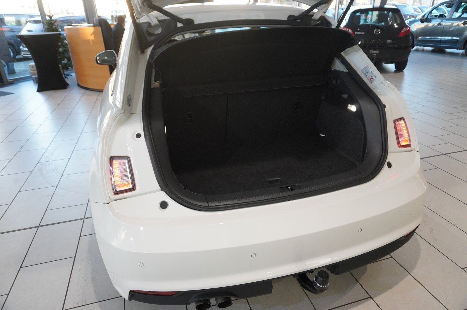 Fahrzeugabbildung Audi A1 1.4 TFSI NAVI/BI-XENON/SHZ/SPORT/PDC/TEMP/AHK