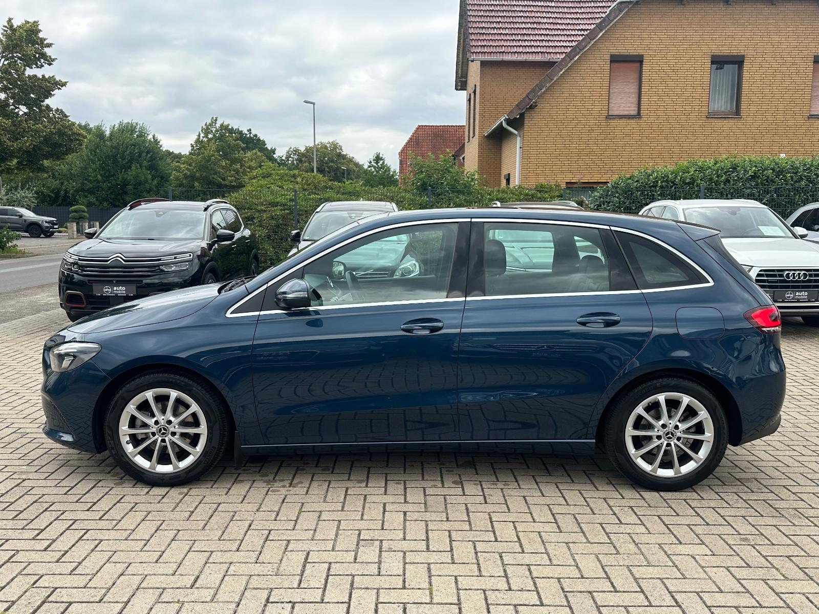 Mercedes-Benz B 180 Panoramadach+Leder+LED+Kamera+Service neu