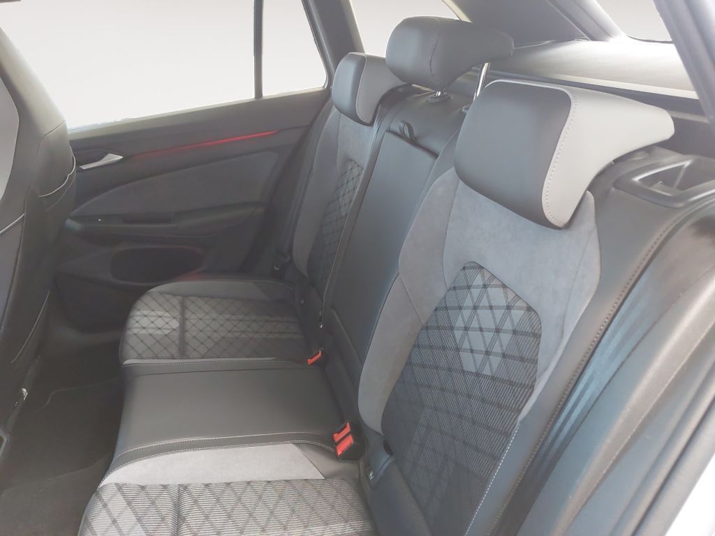 Fahrzeugabbildung Volkswagen Golf Variant 1.5 eTSI DSG R-Line LED-Matrix