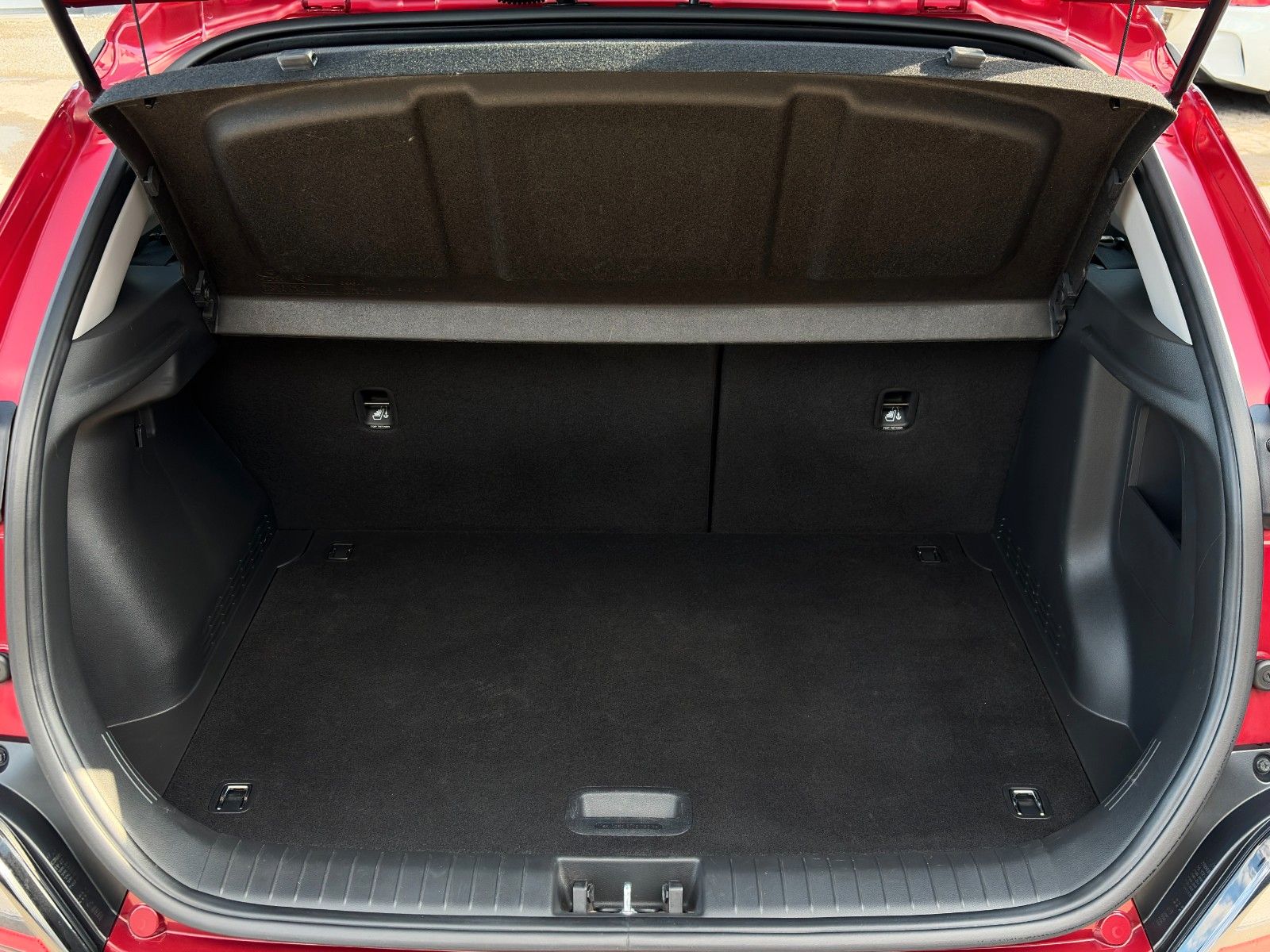 Fahrzeugabbildung Hyundai KONA E SELECT ACC PDC LFA LKA SHZ LHZ CarPlay