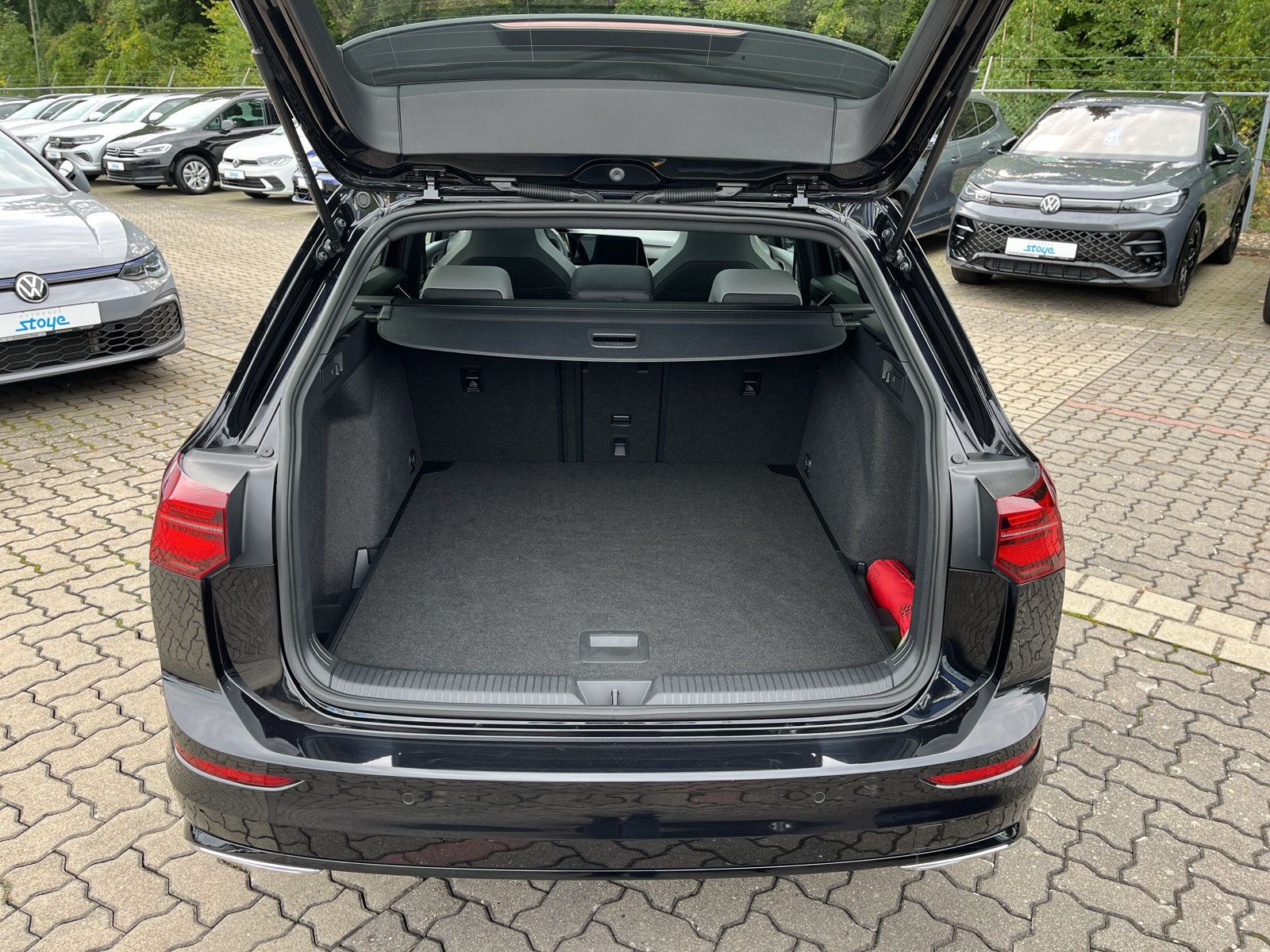 Golf VIII Variant R-Line, Pano, Navi