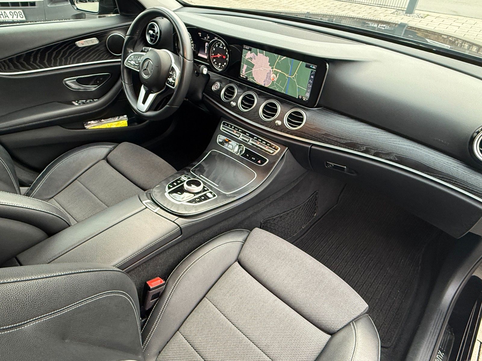 Fahrzeugabbildung Mercedes-Benz T-Modell E 200,Navi,Sitzh.