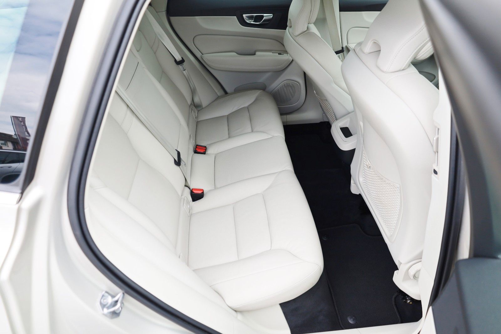 Fahrzeugabbildung Volvo XC60 Momentum Pro Leder,Navi,LED,SH,IntelliSafe