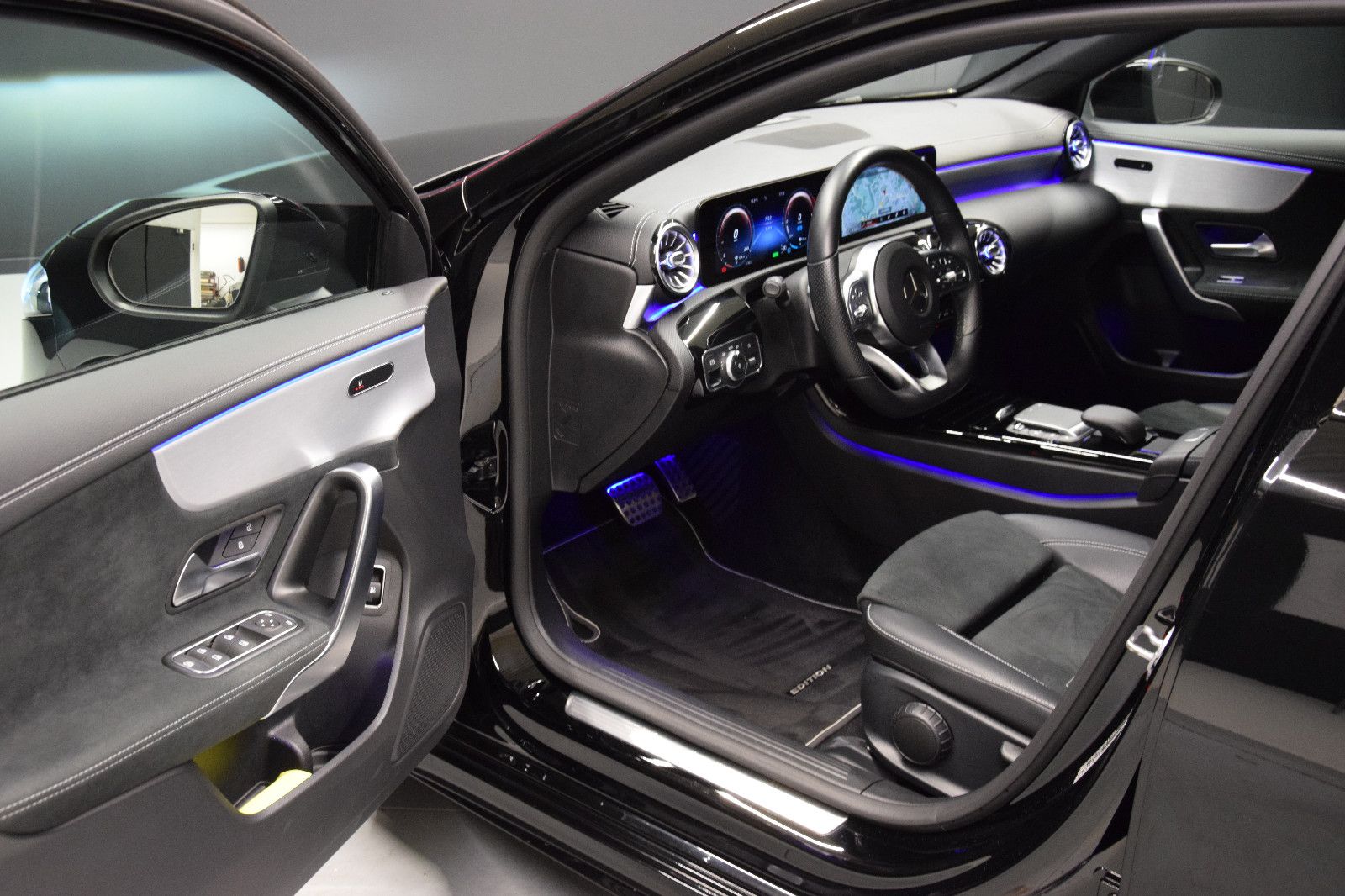 Fahrzeugabbildung Mercedes-Benz A 250 e Edition 2020 AMG Kamera LED MBUX Night