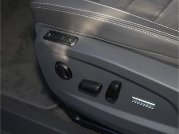 Volkswagen T7 Multivan Style 2.0 TDI DSG AHK Kamera Navi Ma