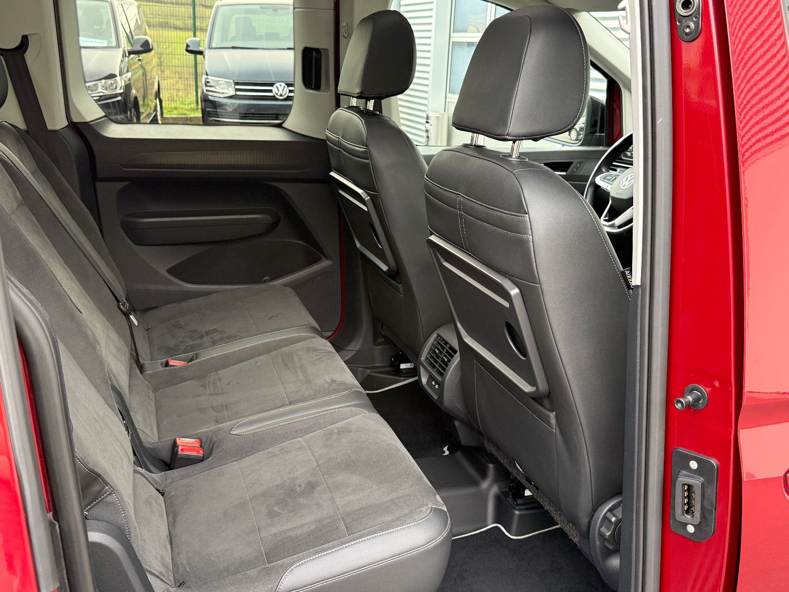 Fahrzeugabbildung Volkswagen Caddy Style TDI DSG ACC AHK Navi LED Pano Sthz