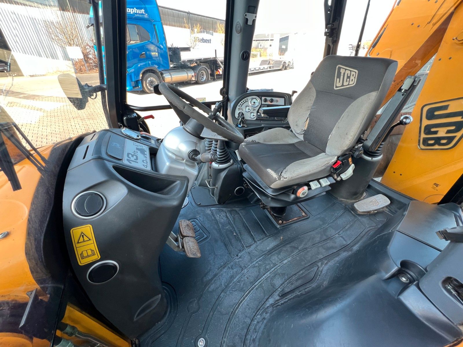 Fahrzeugabbildung JCB 3CX / 9.030h / Löffelpaket / Gabel / Schaufel