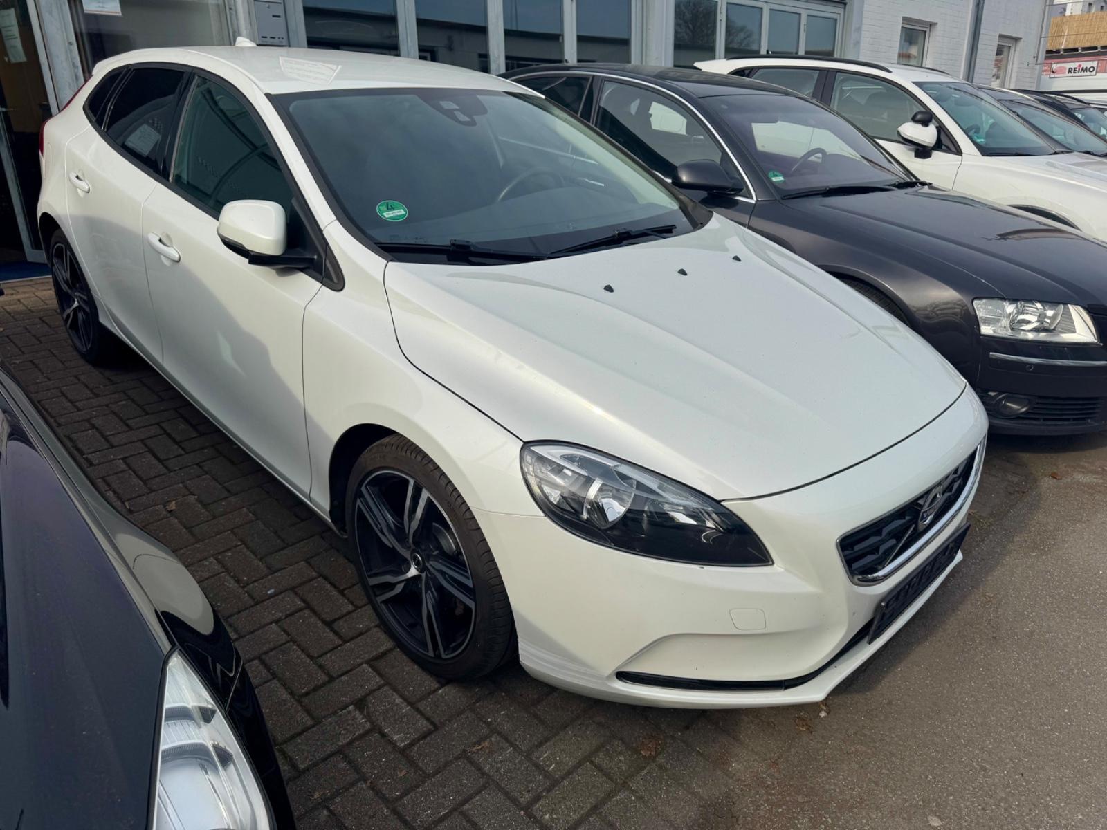 Volvo V40 D2 / 18  Zoll R-Design.