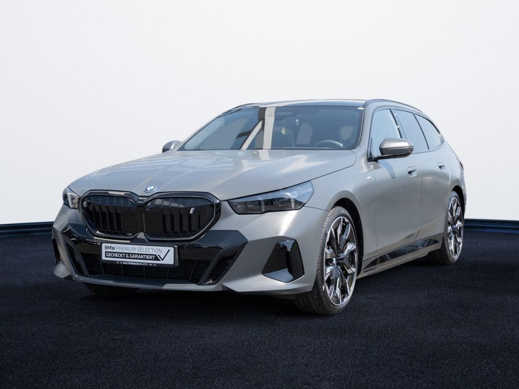 BMW i5 Touring 40 xDrive M-Sport Pro PANO AHK B&W foto 2