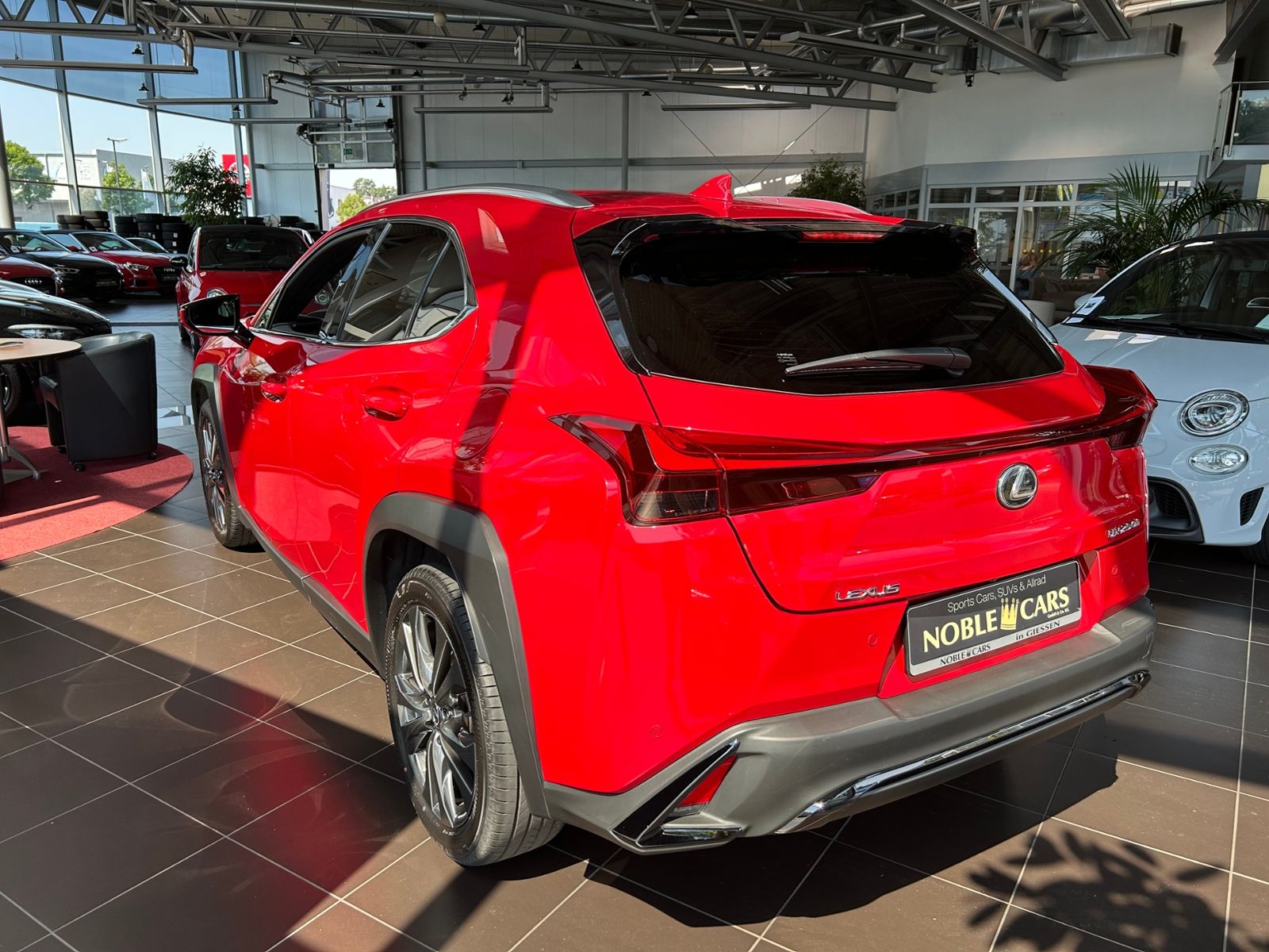 Fahrzeugabbildung Lexus UX 250 h F Sport HUD LED NAV RFK SHZ ALU
