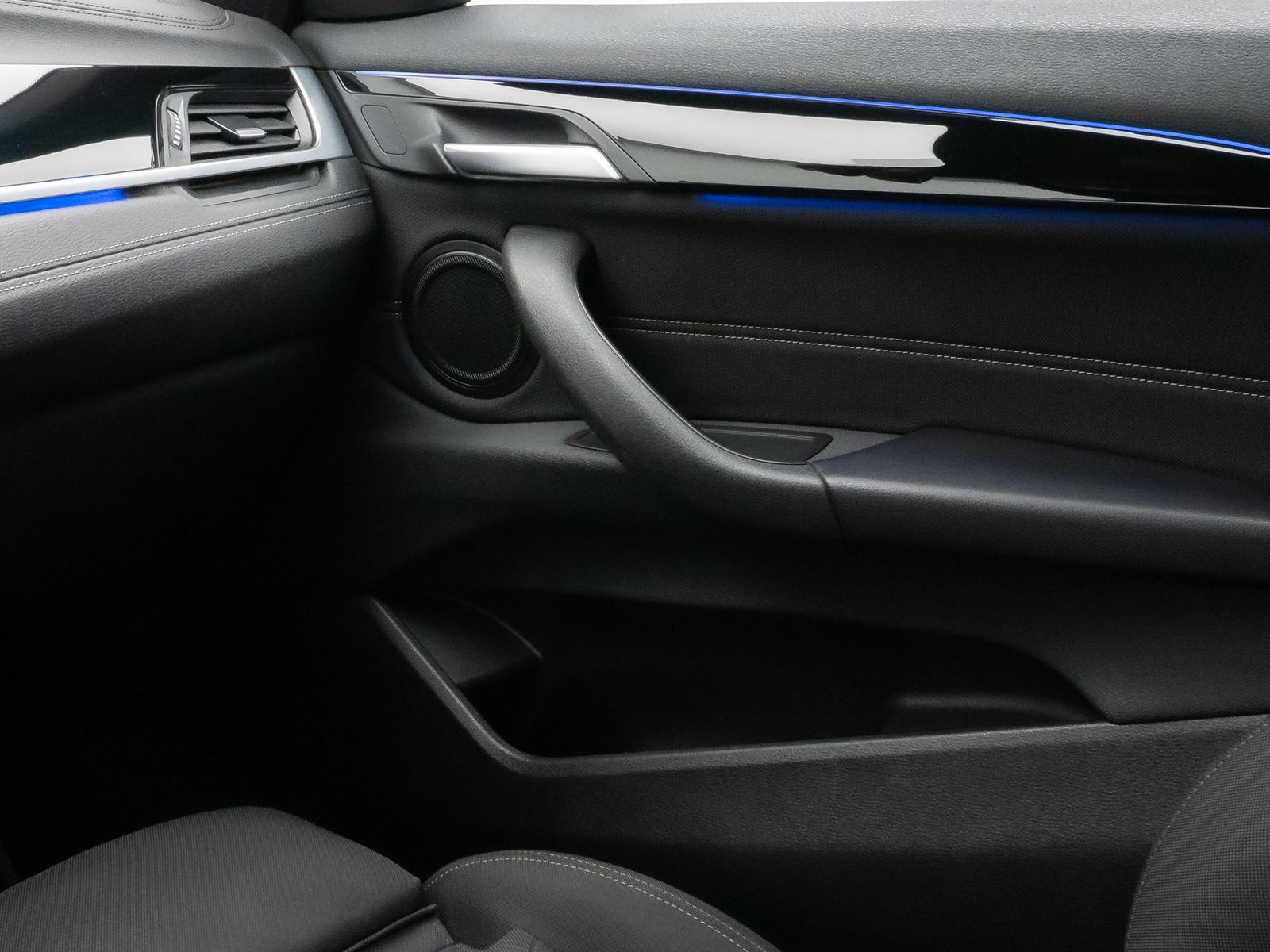 Fahrzeugabbildung BMW X2 sD18d Kamera DAB LED Geschwindigkeitsr Sport